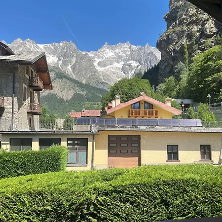 A Due Passi Da Courmayuer Appartement *